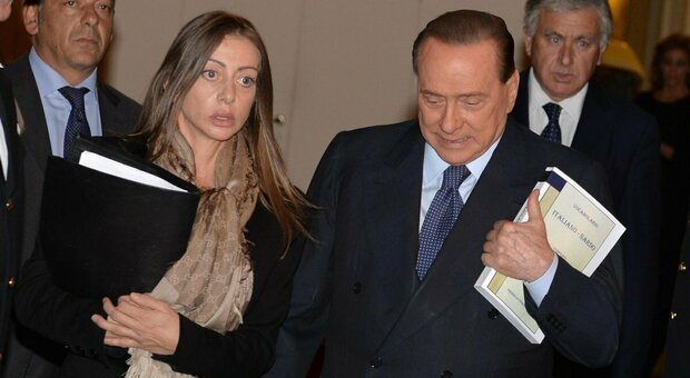 Governo, Berlusconi: «No a paralisi, meglio due mesi di stop per il voto»