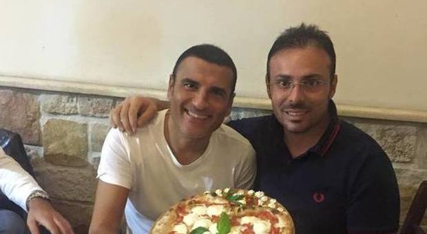 Pizza solidale da Donna Sophia per trecento napoletani indicati dalla Curia