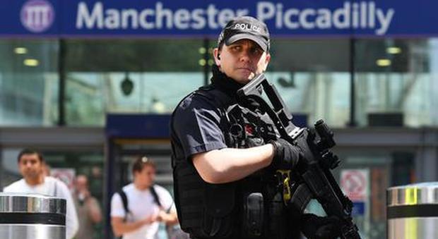 Manchester, massima allerta dopo attentato: "Imminente un altro attacco"