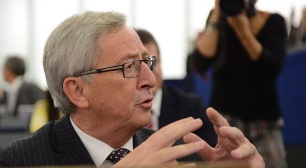Juncker eletto presidente della Commissione. 422 voti favorevoli, 250 contrari