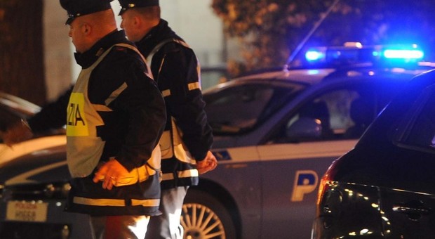 Roma, massacrata di botte dal marito davanti alla figlia di 3 anni perché non vuole più prostituirsi: arrestato 36enne