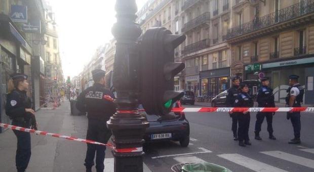 Paura a Parigi, moto esplode davanti alla sede diplomatica della Giordania