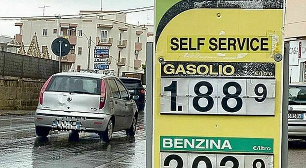 In Puglia il prezzo più alto per la benzina in autostrada: oltre 2 euro per un litro