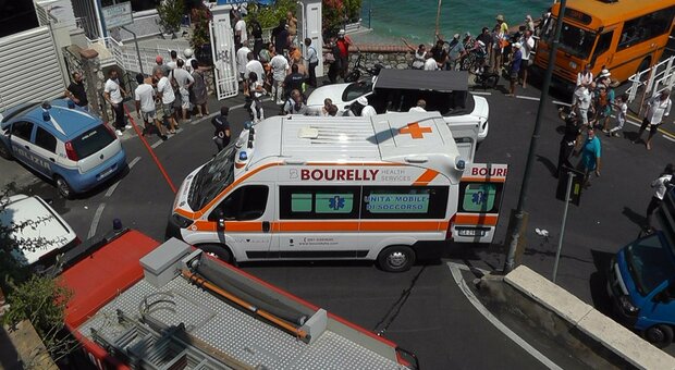Incidente del bus a Capri, migliorano le condizioni dei feriti ma uno potrebbe essere operato