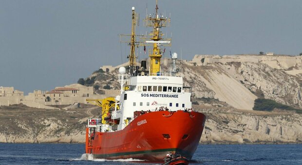 La Ocean Viking verso la Francia: sbarcherà al porto di Marsiglia. Salvini esulta: «L'aria è cambiata»