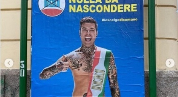 Fedez, è iniziata la campagna elettorale: spuntano i manifesti (senza veli) in tutta Italia