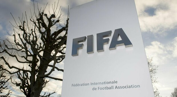 La FIFA apre una finestra di mercato speciale per i calciatori tesserati in Russia e Ucraina: saranno svincolati fino al 30 giugno
