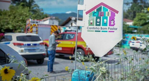 Strage in Brasile, entra in una scuola materna e uccide quattro bambini a colpi d'ascia