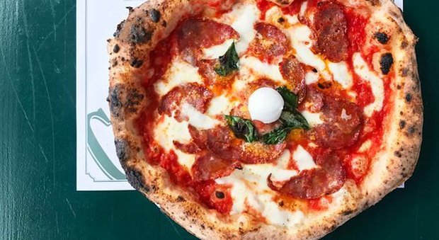 Napoli, è Nicola Falanga il vincitore tra oltre 100 concorrenti del #pizzAward 2019