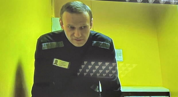 Navalny scomparso, il dissidente russo non compare più nell'elenco dei detenuti. «Si rifiutano di dirci dove sia»
