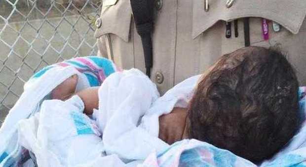 Neonata sepolta viva: un passante sente il pianto disperato