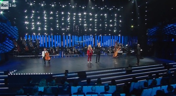 Sanremo 2019, Patty Pravo e Briga sul palco, ma la musica non parte. Lei furiosa: «Che sono venuta a fare?»