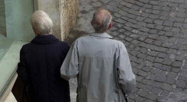 Pescara, scoperta casa di riposo abusiva: otto anziani vivevano in un'abitazione privata