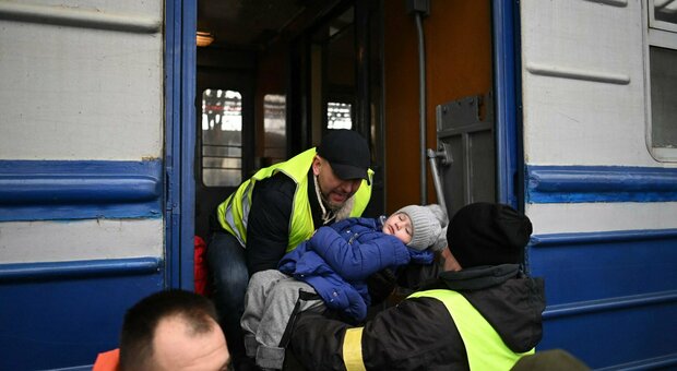 La Russia annuncia pause nelle operazioni: «Corridoi umanitari per evacuare i civili dall'Ucraina»