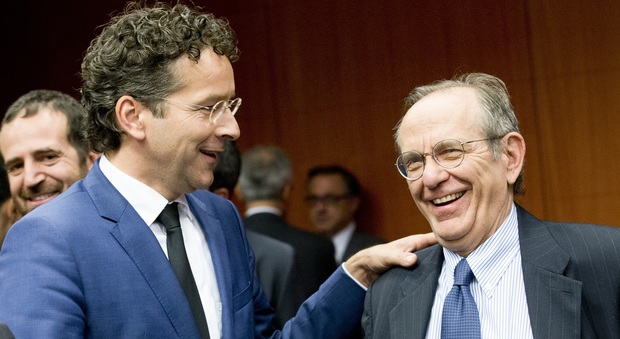 Banche, l'Eurogruppo: «La crisi italiana non è acuta», Padoan: «Risparmiatori tutelati dal Governo»