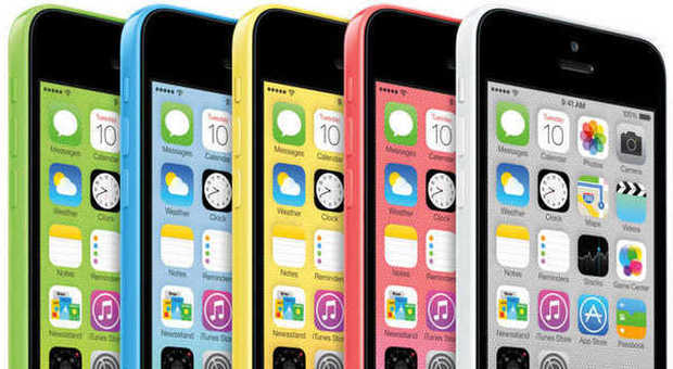 Il flop dell'iPhone 5C, un responsabile Apple spiega: "Troppa plastica e troppo economico"