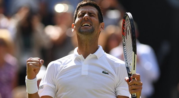 Wimbledon, Djokovic supera Nishikori in 4 set e vola in semifinale
