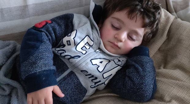 Palermo, bimbo di 3 anni muore soffocato mentre gioca. L'ultimo saluto del papà sui social: «Anche da lassù sorriderai»