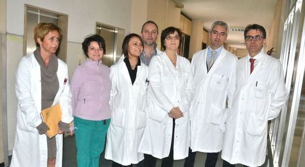 Lo staff di Neurochirurgia guidato da Sandro Carletti, ultimo a destra