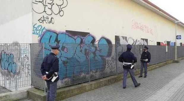 Albano laziale, imbrattati i muri della stazione: denunciati due giovani writers (Foto di Luciano Sciurba)