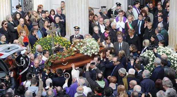 Musy, folla e commozione ai funerali: l'ultimo saluto all'ex consigliere Udc