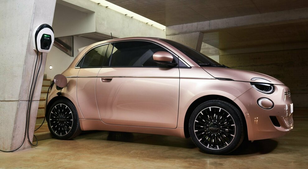 La nuova Fiat 500 elettrica in versione 3+1