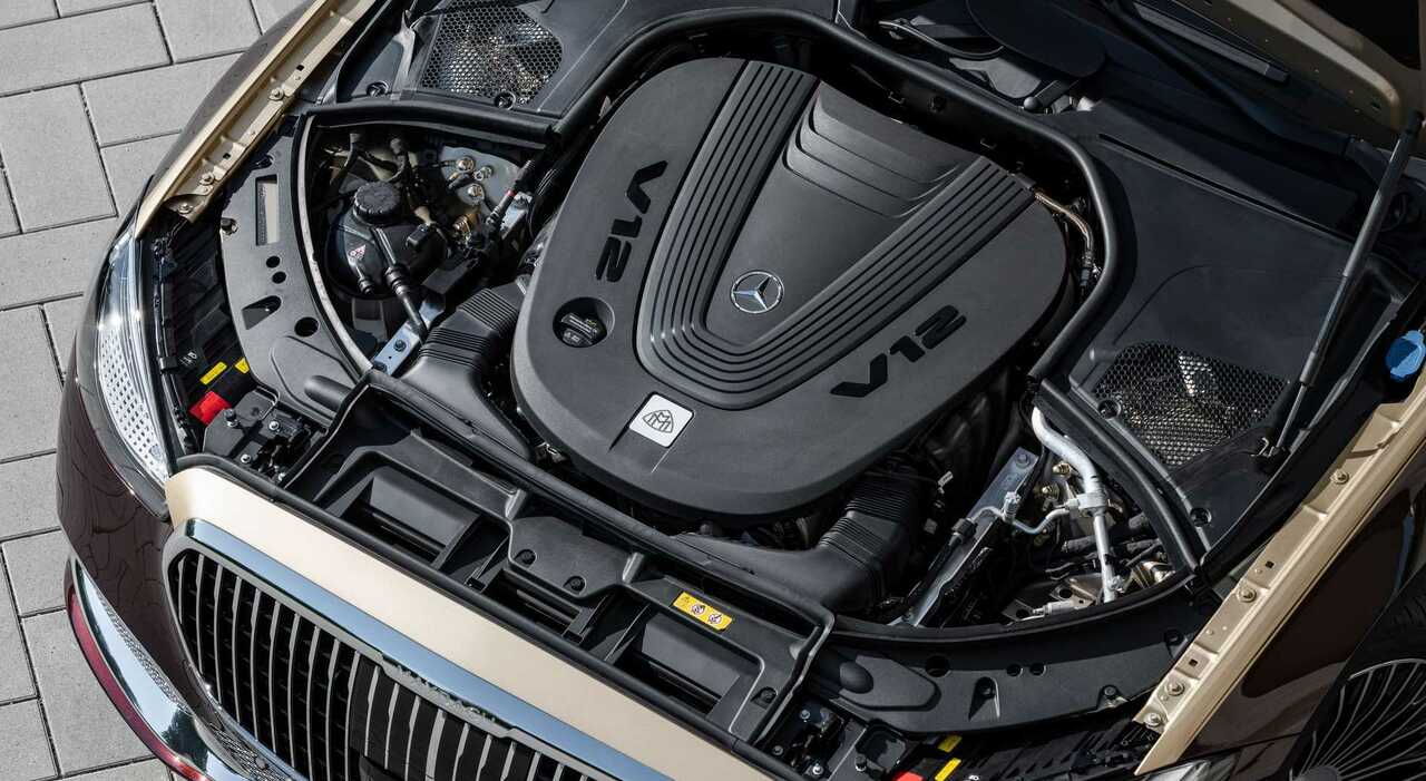 Il V12 biturbo da 6,0 litri della lussuosa Mercedes-Maybach S 680