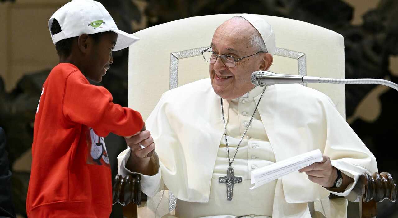Papst Franziskus trifft Kinder aus aller Welt