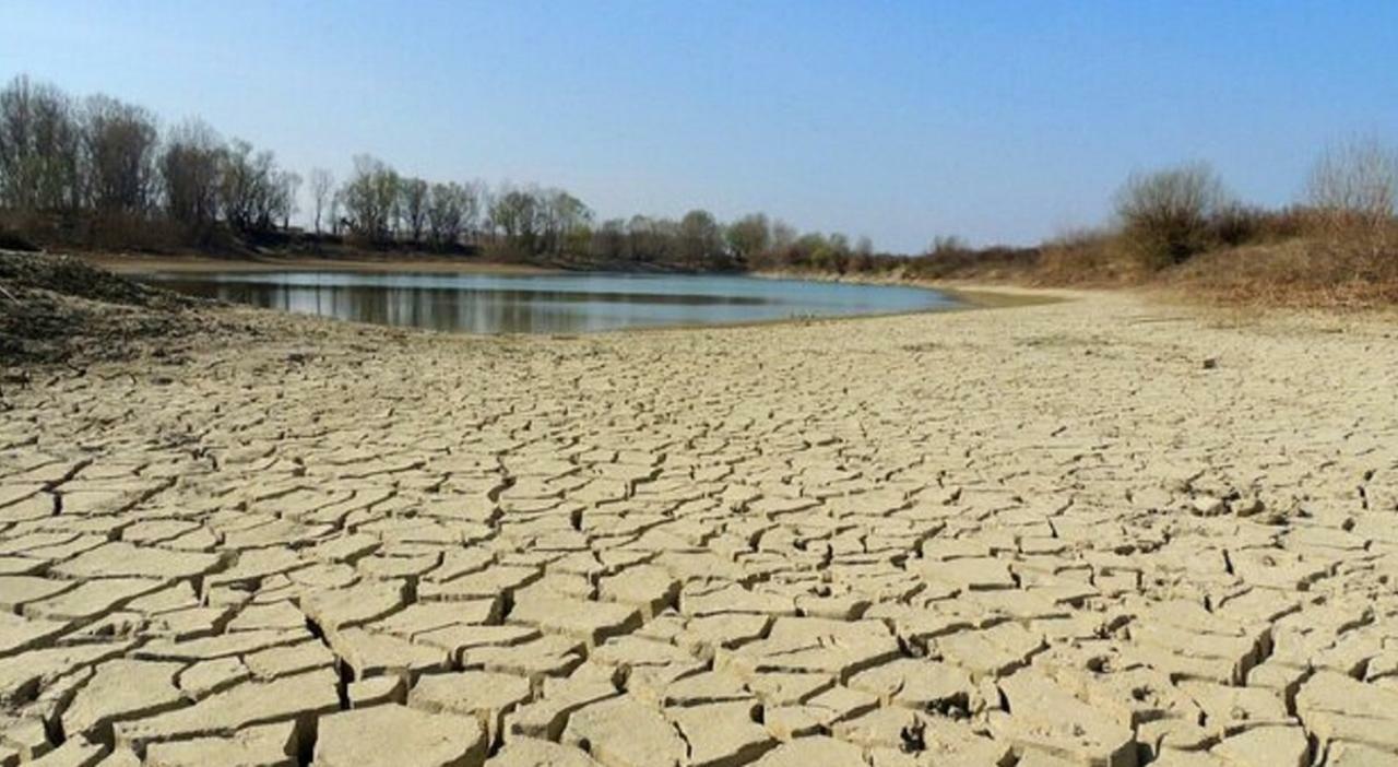 Acqua razionata in un terzo del Sud. Aqp: «Le bollette? Costi e investimenti»