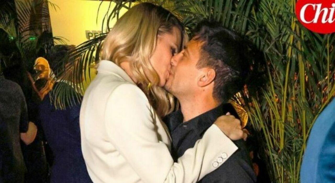 Michelle Hunziker y Alessandro Carollo, primer beso público en la fiesta de cumpleaños de un amigo
