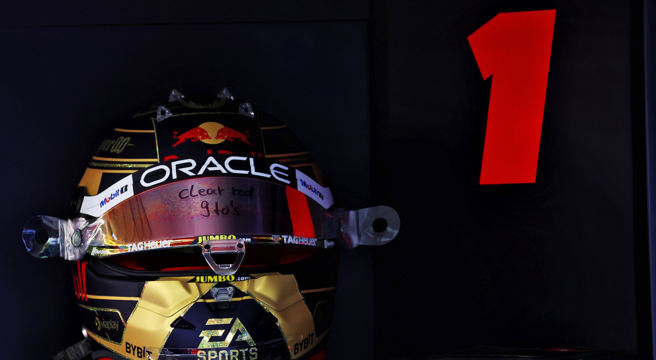 Il casco di Max Verstappen utilizzato in Qatar
