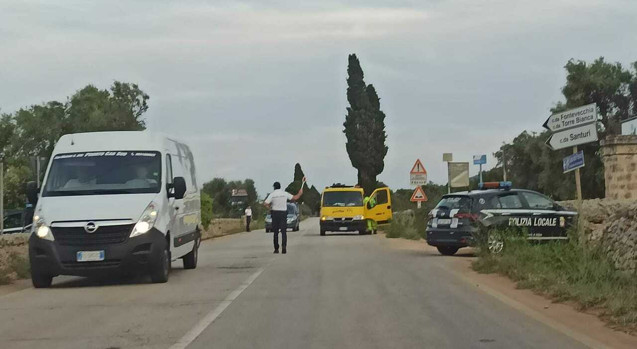 Incidente stradale, schianto tra due moto sulla statale 16: un ferito grave