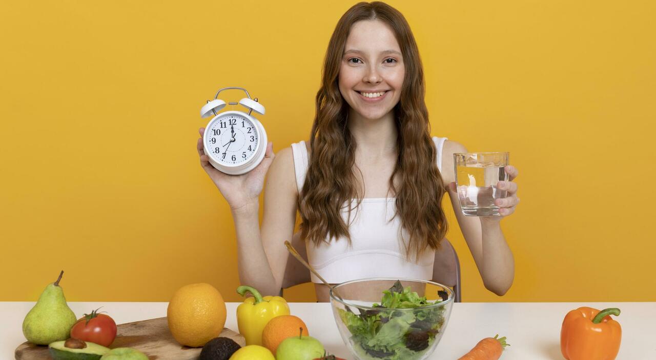 Dieta, a che ora mangiare per dimagrire: ecco i tre momenti della giornata  più pericolosi per la forma fisica