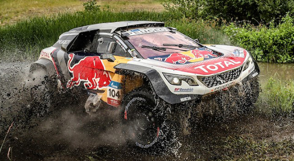 La Peugeot 3008 DKR Maxi impegnata nel Silk Way Rally 2017