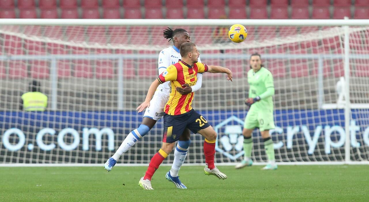 Lecce-Frosinone 1-0, la sblocca subito Piccoli