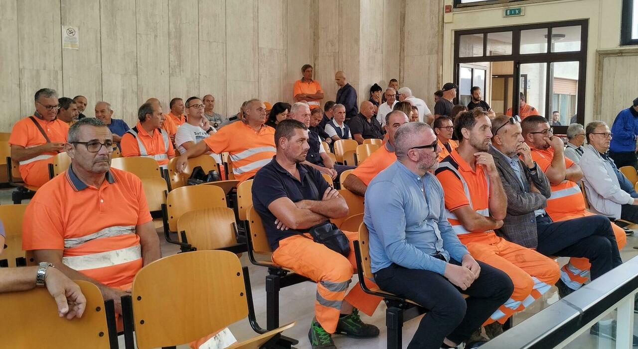 Bms, dopo il no di Inps agli ammortizzatori sociali si torna a tempo pieno, il messaggio ai lavoratori: «Ridursi lo stipendio»