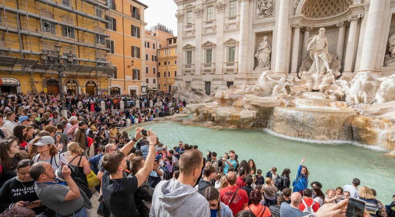 Rivoluzione alla Fontana di Trevi: ecco la passerella a ferro di cavallo per il Giubileo!