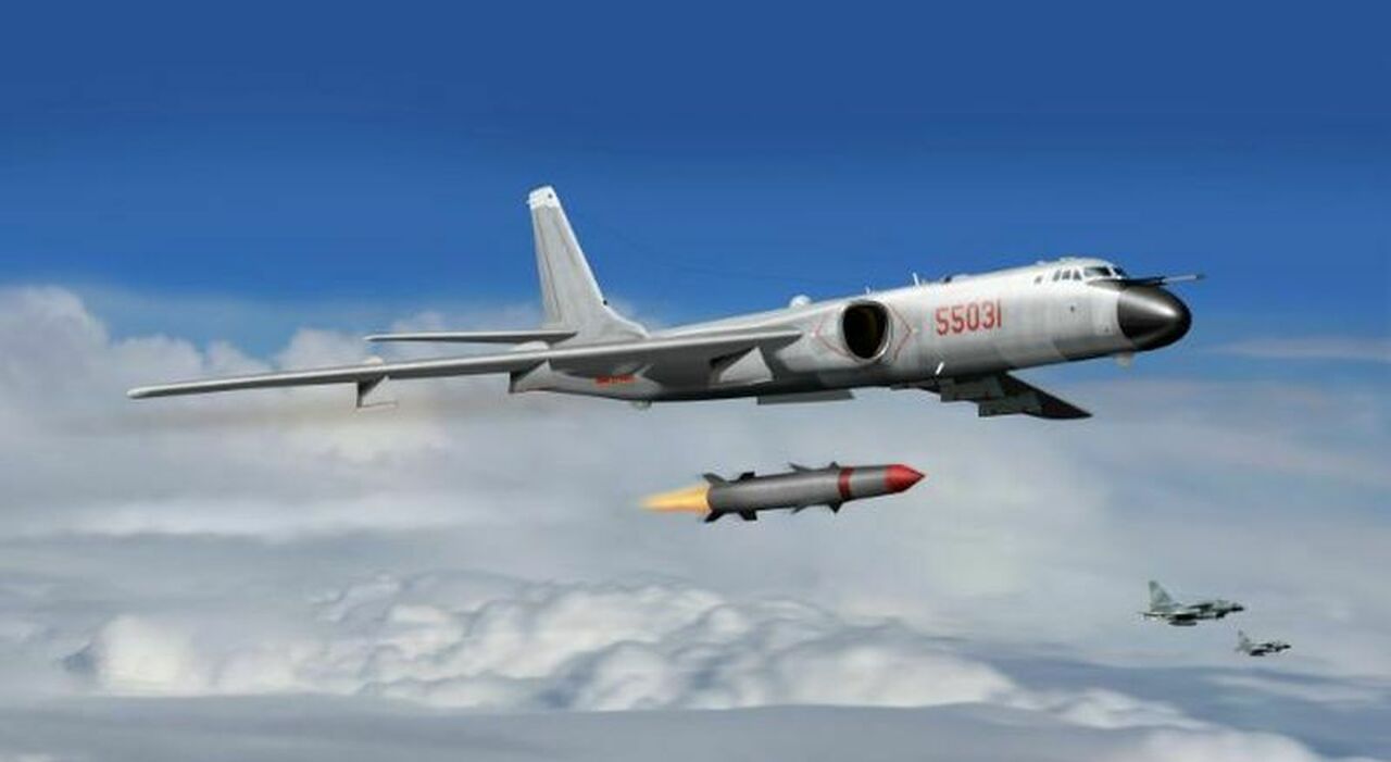 A China está violando os céus da ilha com bombardeiros H-6N modificados para lançar mísseis atômicos hipersônicos que temem os porta-aviões americanos.