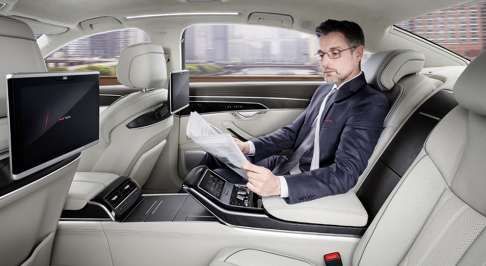 Gli interni lussuosi e tecnologici della nuova Audi A8