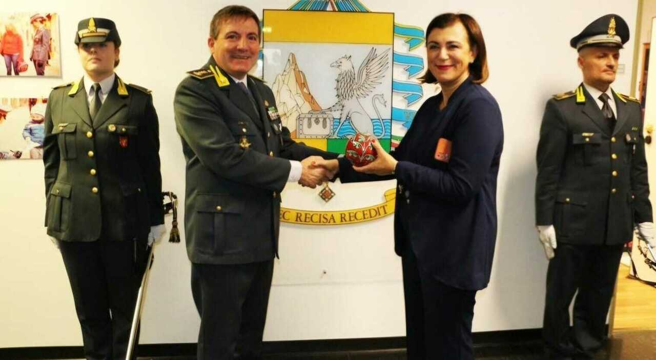 Terni, il prefetto in visita al comando provinciale della guardia di finanza