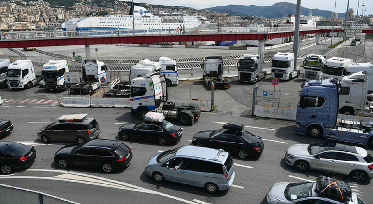 Traffico in un porto italiano