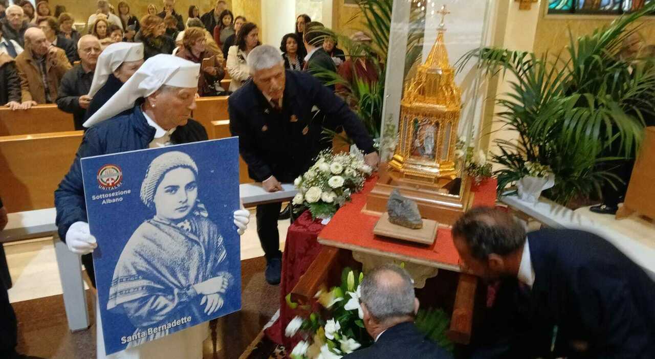 Arrivo delle reliquie di Santa Bernadette all’ospedale Regina Apostolorum