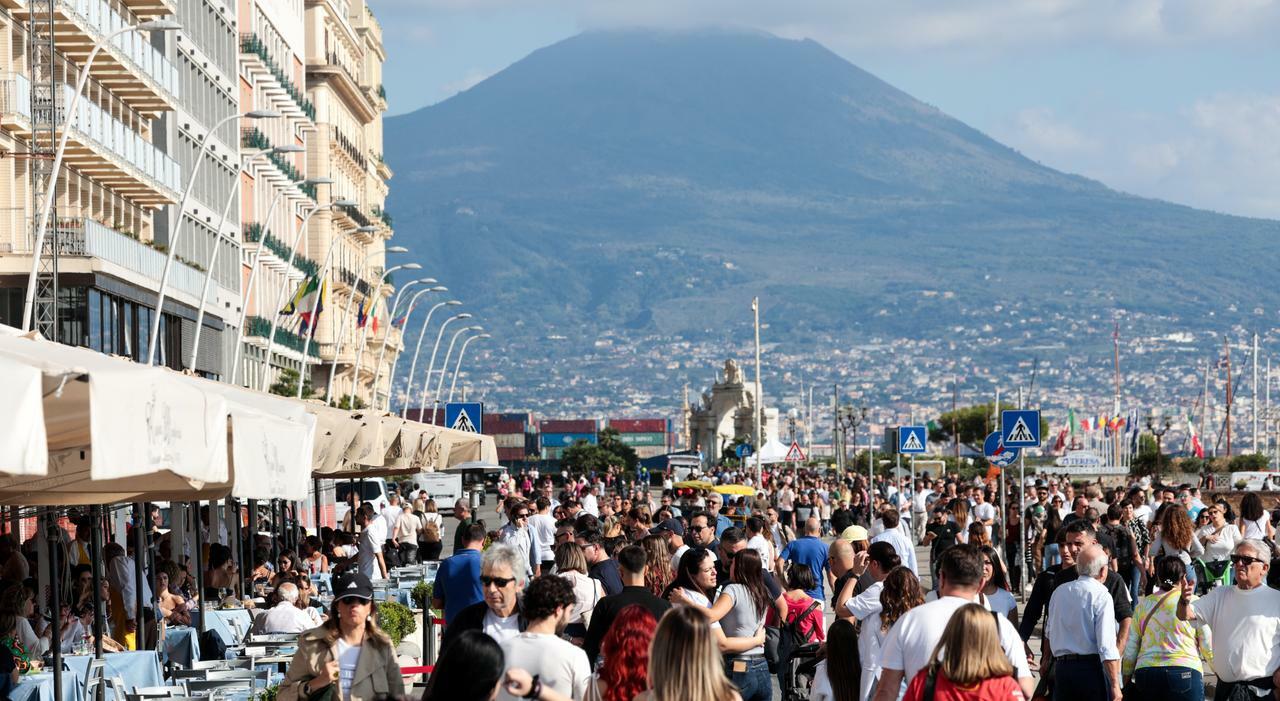 Ognissanti a Napoli, via al piano per accogliere i turisti: infopoint e più servizi