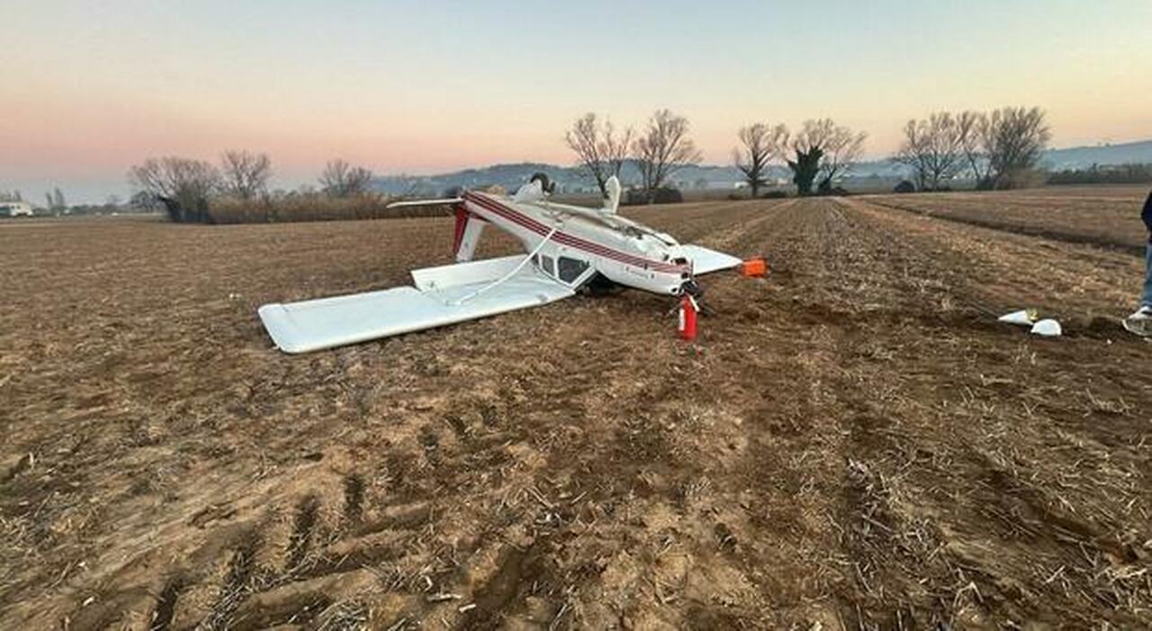 Ultraleggero ribaltato in un campo, proprietario e presidente Aeroclub raccontano l