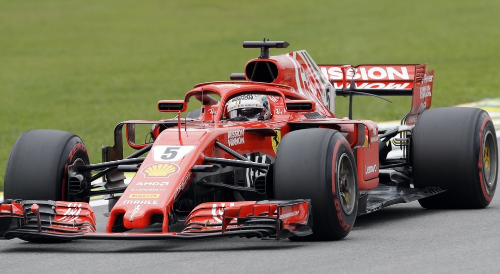 Sebastian Vettel con la sua Ferrari SF71H ad Interlagos in Brasile