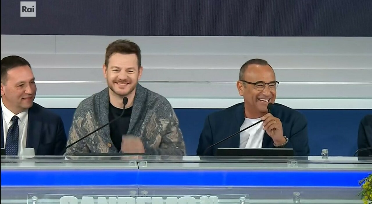 Sanremo 2025, la conferenza di martedì. Cattelan: «Fedez? Non so se verrà, il DopoFestival non è un tribunale». Conti in lacrime per il papà