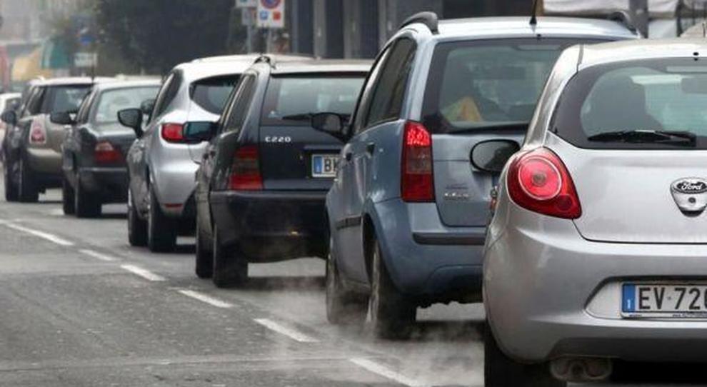 Auto inquinanti, ecotassa al via domani: guida alle novità fiscali