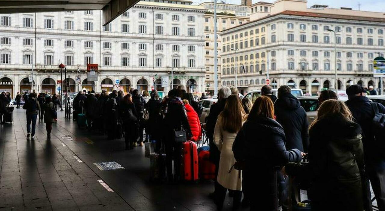 Roma, la beffa dei taxi che scelgono i clienti Uber. E il prezzo delle corse sale