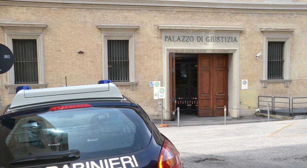 Ancona, «Mi ha molestata anche in tribunale», stangata al cognato: 8 anni di carcere per violenza sessuale