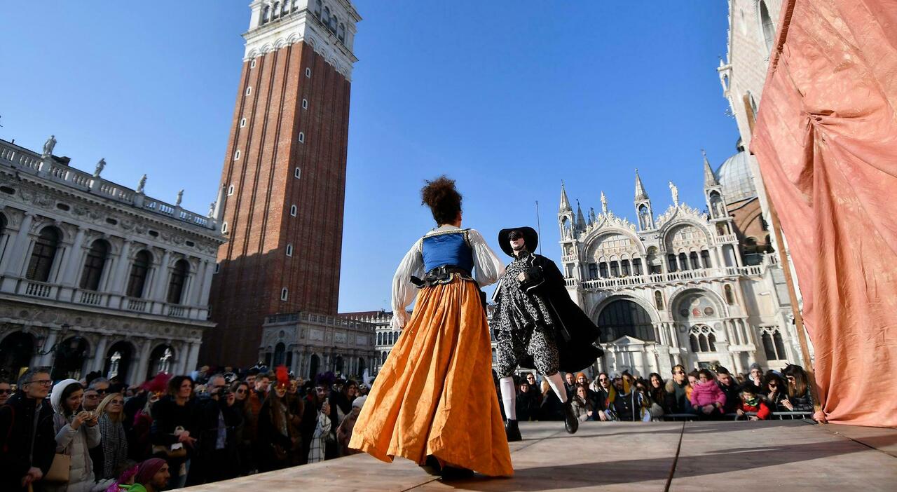 Zone rosse durante il Carnevale, il via libera del prefetto: quali saranno le aree della città «proibite» dal 13 febbraio al 5 marzo